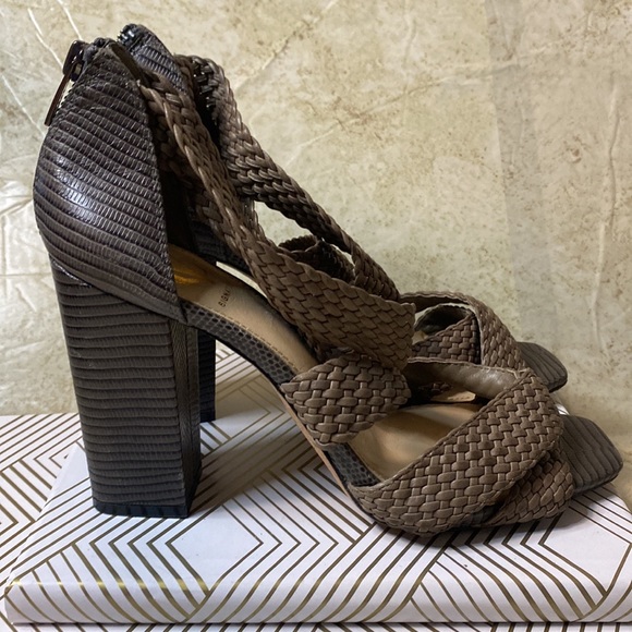 Vince Camuto signature sandals size 9 - Picture 2 of 7